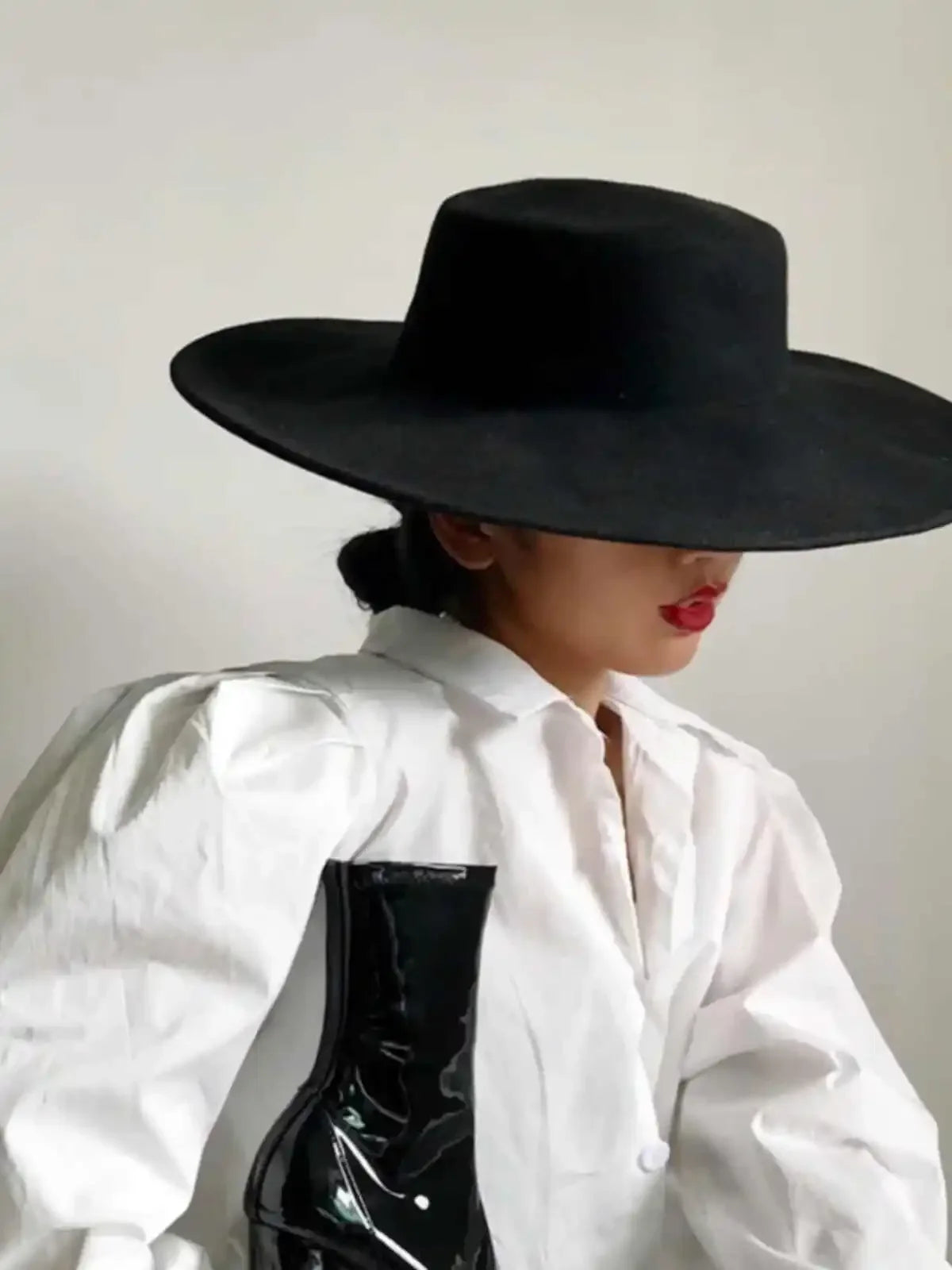 Chapeau Plat Élégant