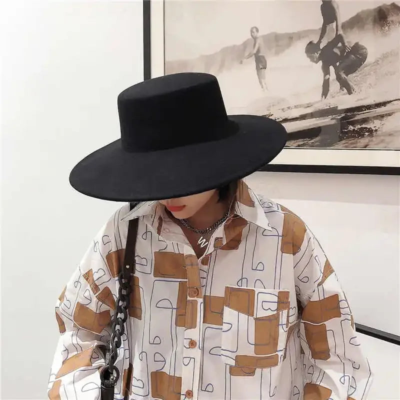 Chapeau Plat Élégant
